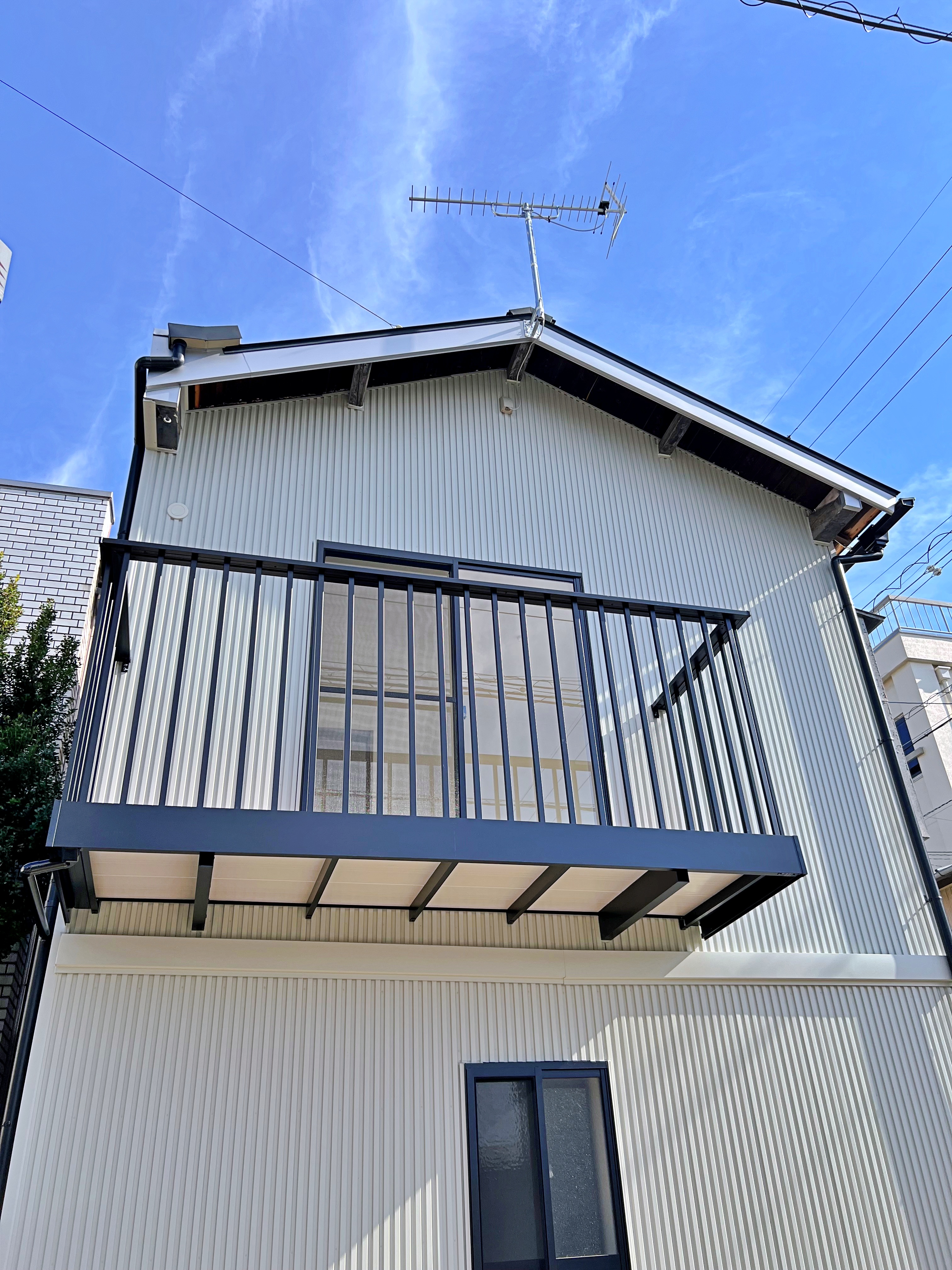 フルリノベーション物件　屋根、外壁張替え、バルコニー新設